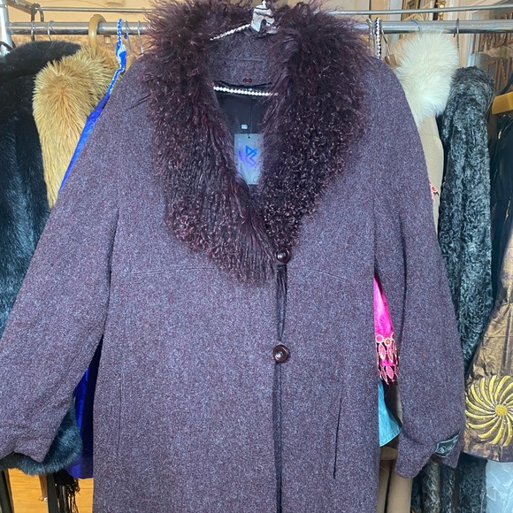 100% Virgin wool coat with faux fur collar - Picture 5 of 7